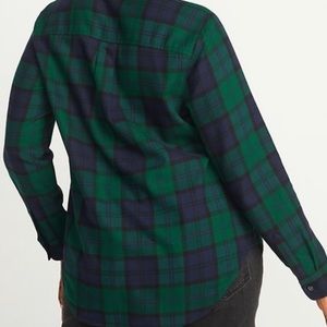 Like new old navy plaid buttons down Women’s shirt